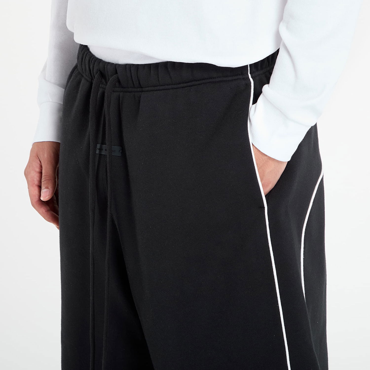 Šortky Fear of God Fear of God Essentials Relaxed Sweatshorts With Piping Čierna | 160SP254550F-378, 1