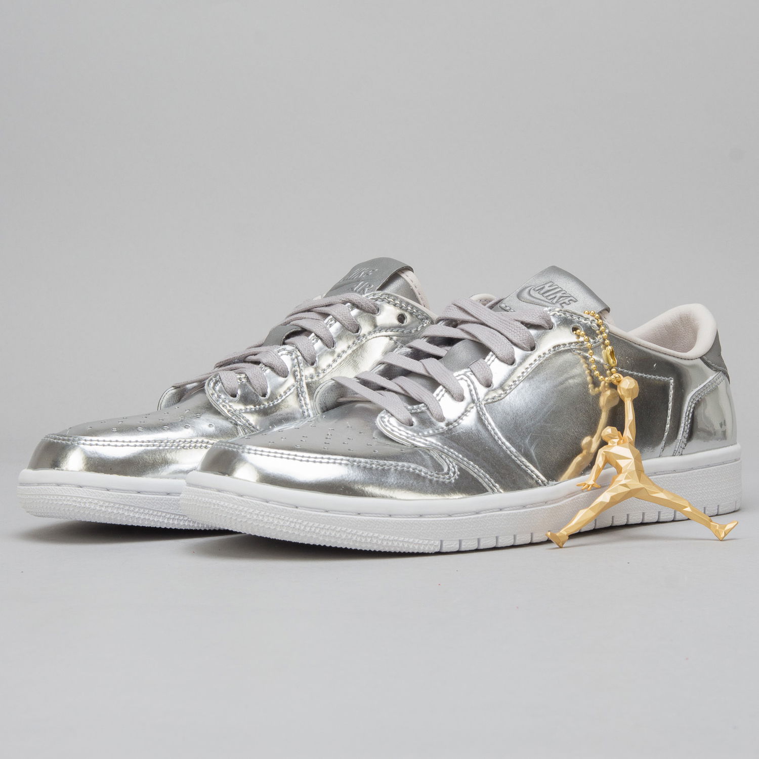 Tenisky a topánky Jordan Air Jordan 1 Retro Low OG Pinnacle "Metallic Silver" Metalická | 852549-003, 1