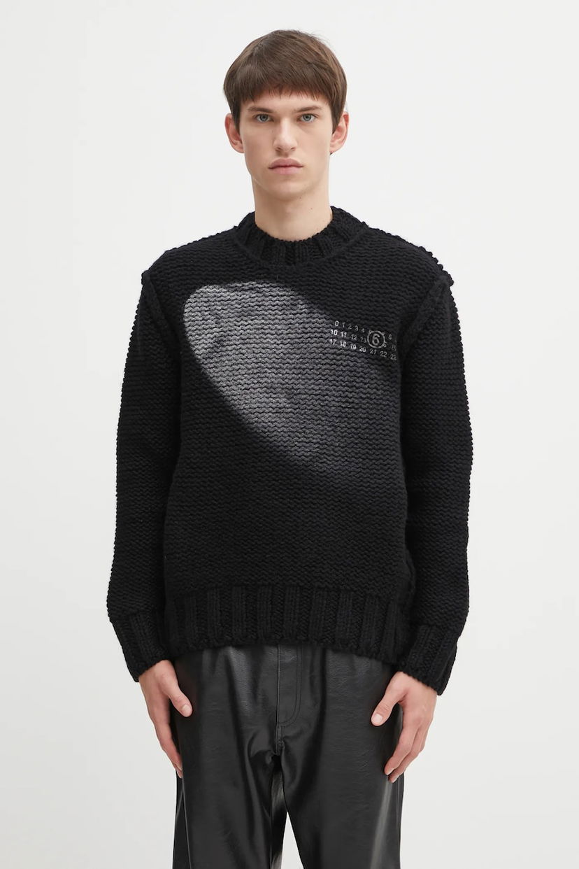 Sveter Maison Margiela Chunky Knit Sweater with Distressed Spotlight Effect and Signature Numbering Logo Čierna | SH2HL0029.M13173.900S
