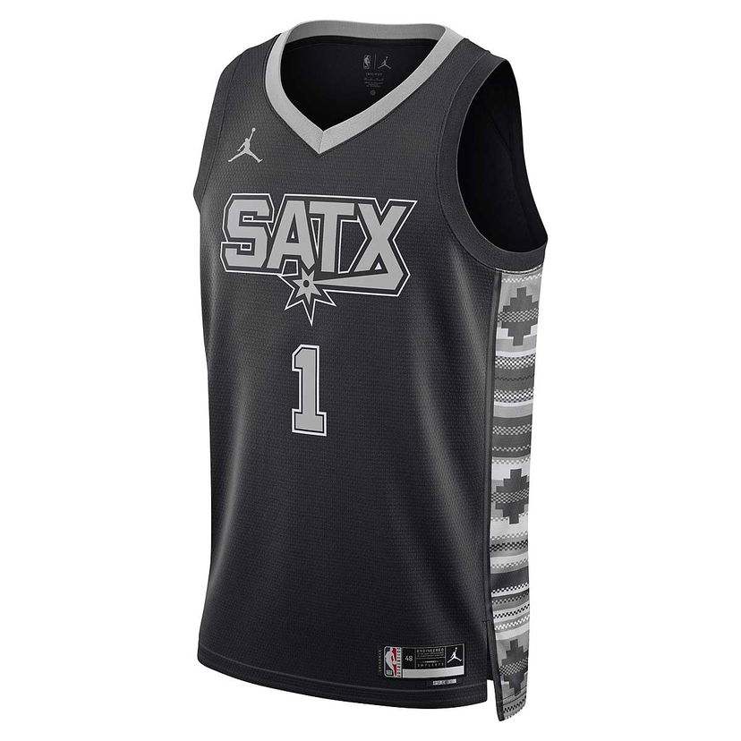Dres Nike NBA SAN ANTONIO SPURS DRI-FIT STATEMENT SWINGMAN JERSEY VICTOR WEMBANYAMA, BLACK/FLT SILVER/(WEMBANYAMA VICT) Čierna | DO9543-014