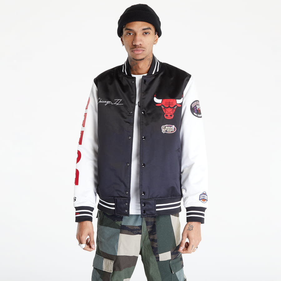 Bomber bunda Mitchell & Ness Team Origins Varsity Satin Chicago Bulls Jacket/ White Čierna | OJBF4854-CBUYYPPPBKWH, 0