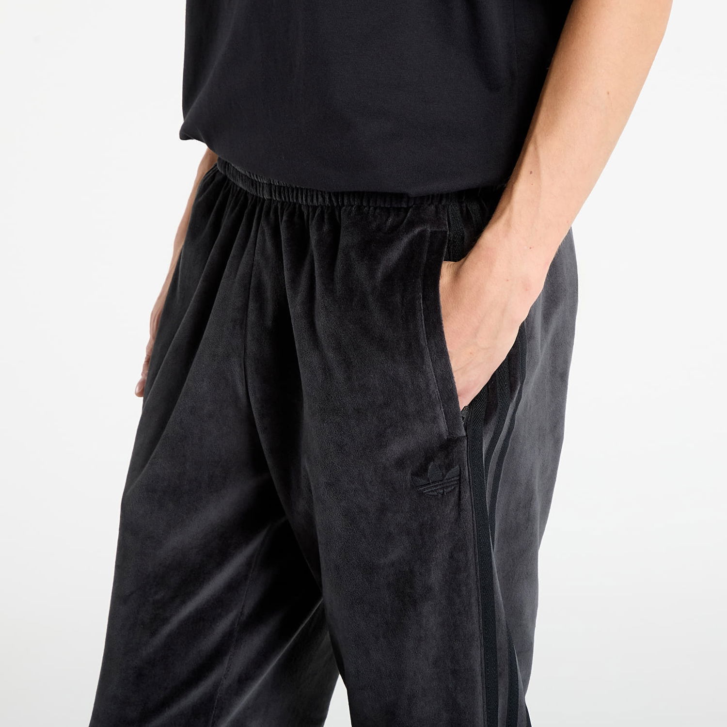 Tepláky adidas Originals SST Adicolor Velour Track Pants Čierna | JW8377, 1