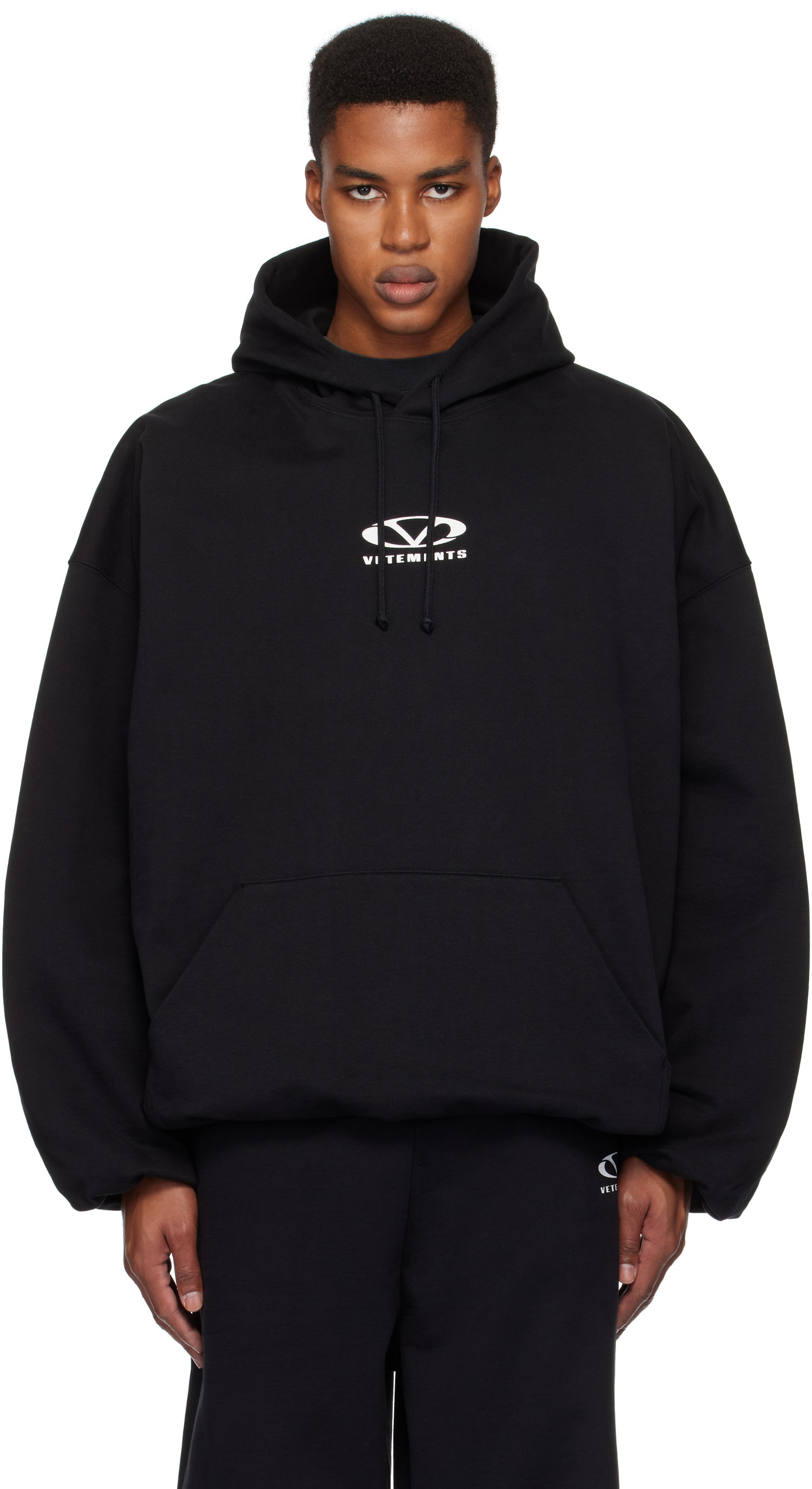 Mikina VETEMENTS Oval Logo Cropped Boxy Hoodie Čierna | UA66HD600BW, 0