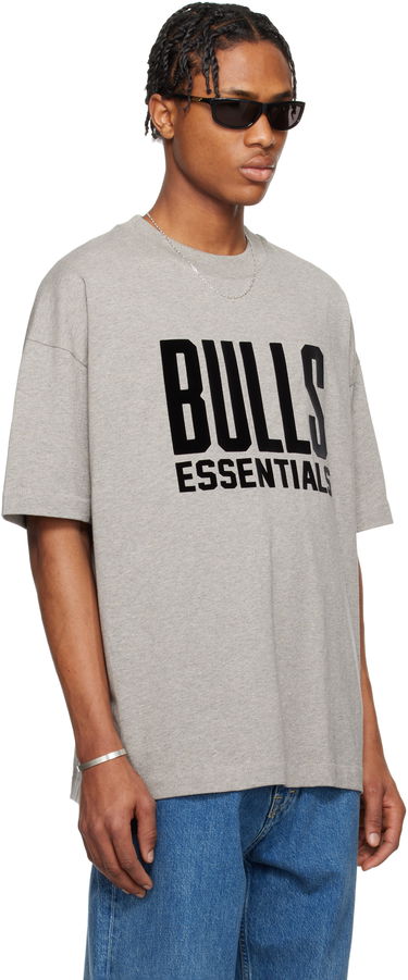 Tričko Fear of God Fear of God ESSENTIALS NBA Bulls Short Sleeve T-Shirt Šedá | 125AL244104F, 1
