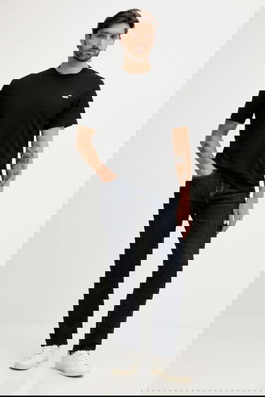 Tričko Lacoste Cotton Crew Neck Short Sleeve T-shirt with Embroidered Chest Design Čierna | TH5492, 1