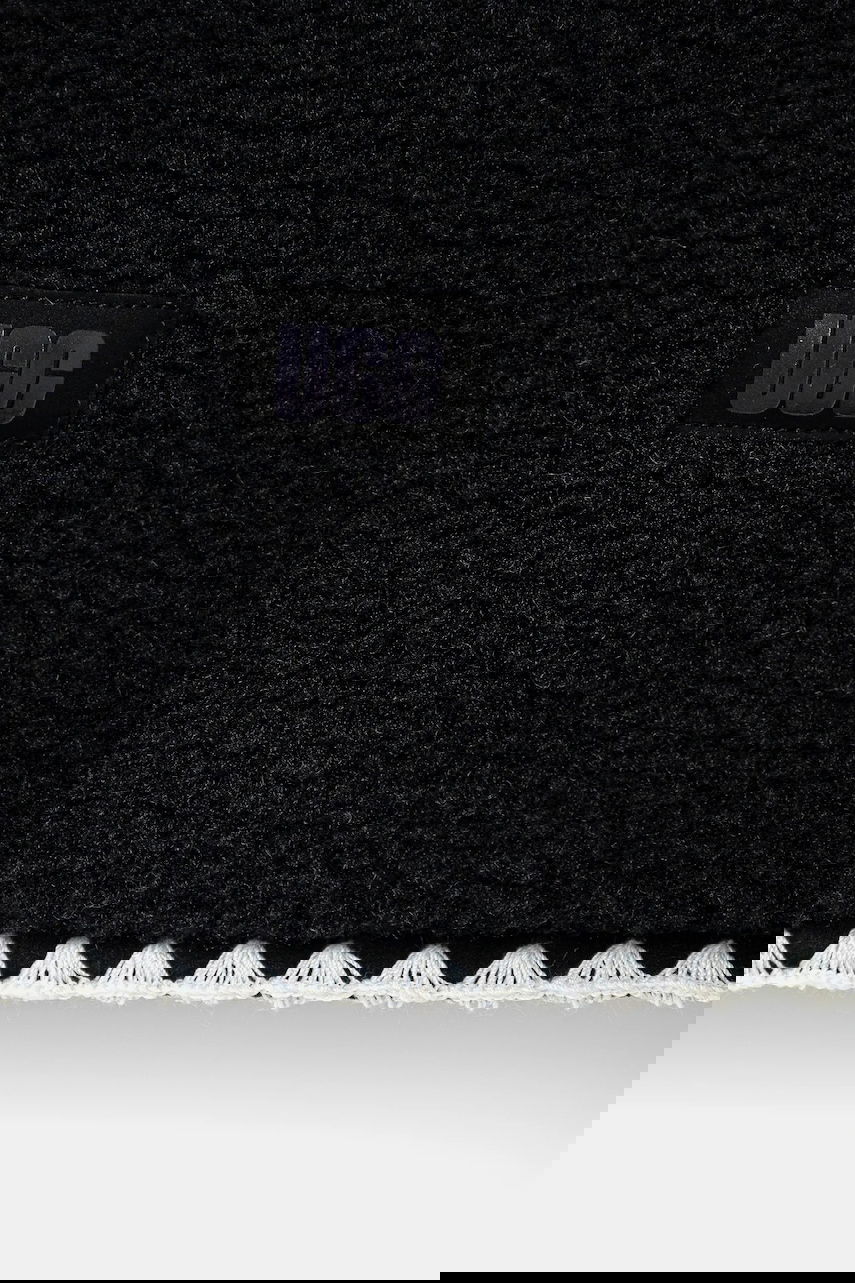 Fleece Scarf with Scalloped Trim