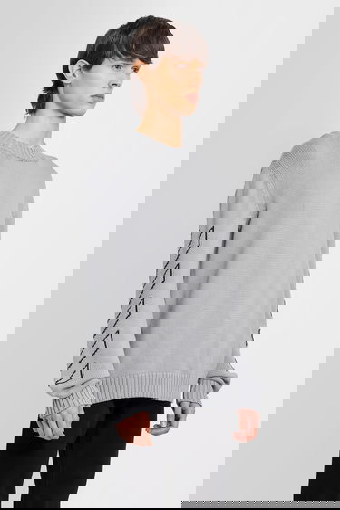 Sveter Off-White Diagonal Outline Crew Knit Šedá | OMHE087C99KNI0010610, 2