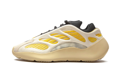 Tenisky a topánky adidas Yeezy Yeezy 700 V3 Safflower Žltá | G54583