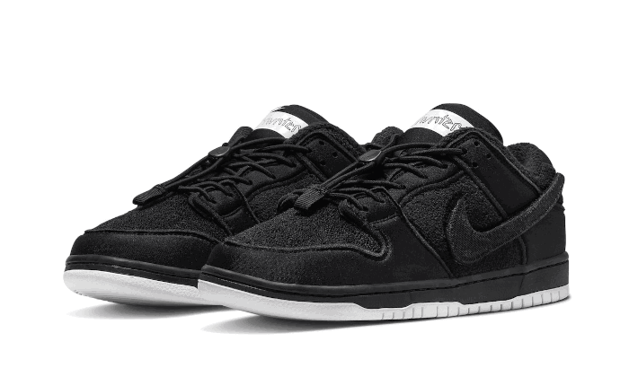 Gnarhunters x Dunk Low SB "Black"