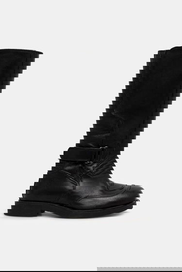 Tenisky a topánky Maison Margiela MM6 Maison Margiela Tall Leather Boots with Buckle and Flat Heel Čierna | S66WW0100.P7431.T8013, 1