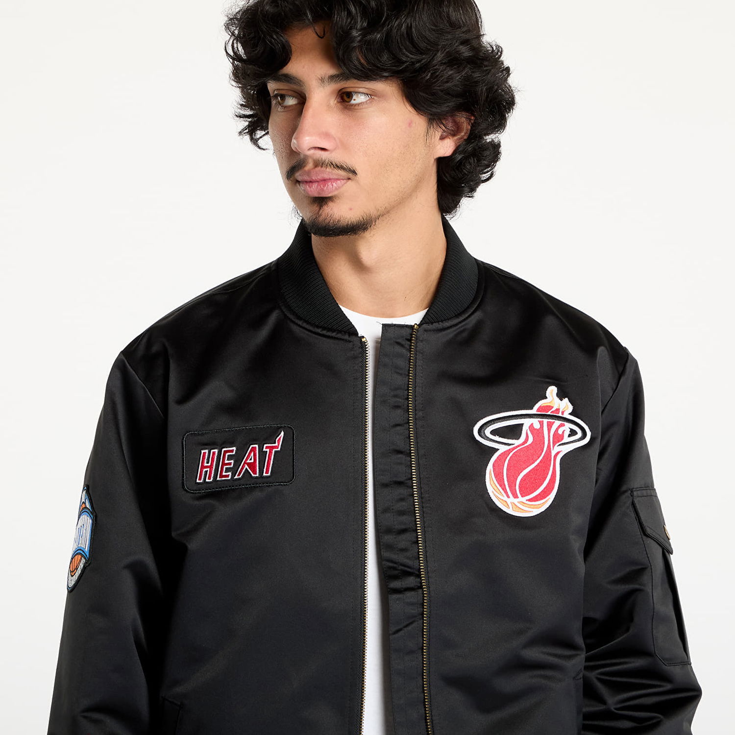 Bomber bunda Mitchell & Ness Team Leader Satin Vintage Logo Bomber Jacket Čierna | JK8095-MHEBLCK, 1