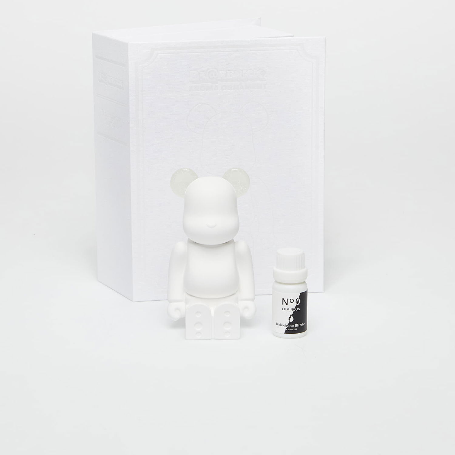Zberateľské Medicom Toy BE@RBRICK AROMA ORNAMENT No.0 LUMINOUS White Šedá | MT_0055, 0