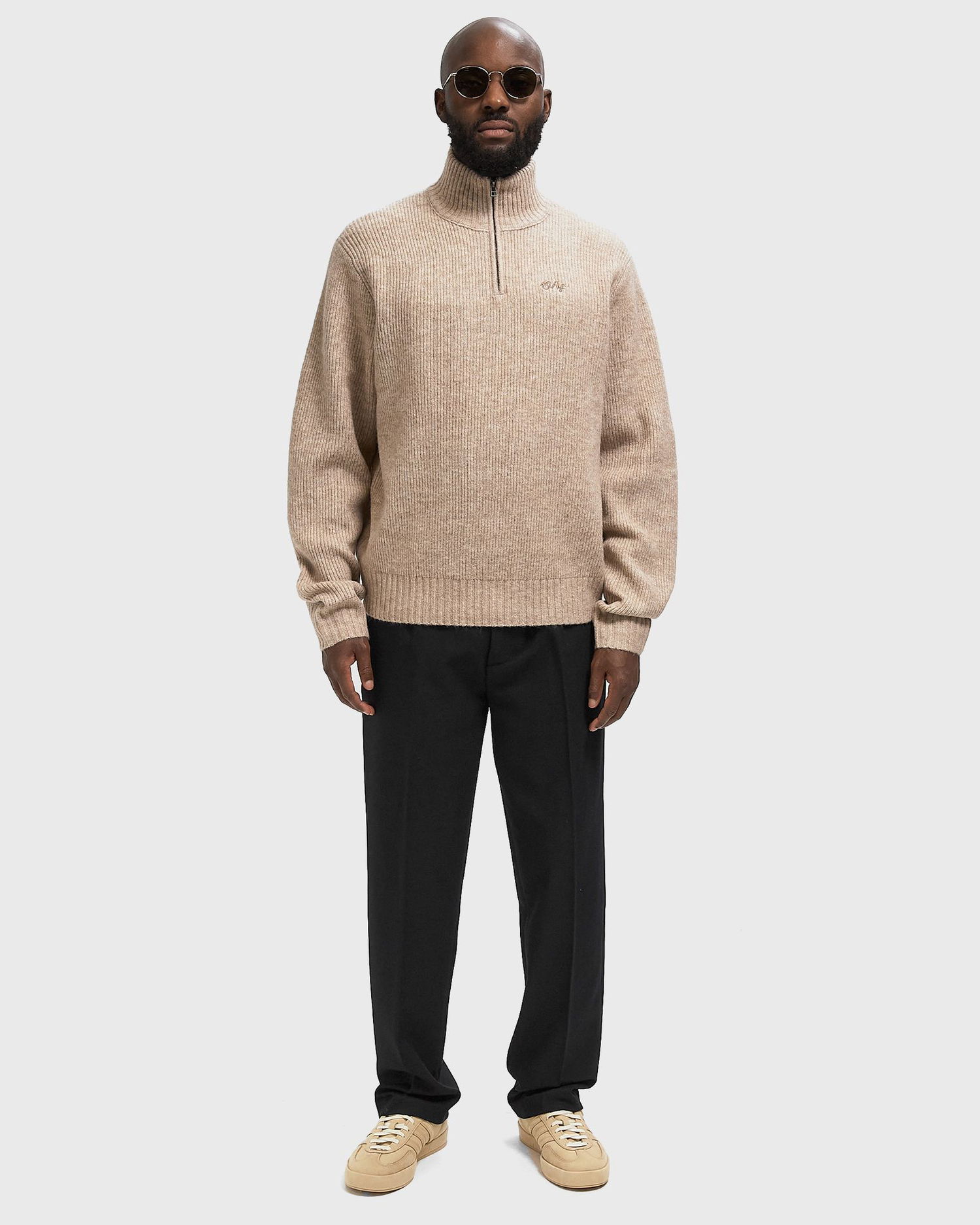 Nohavice ØLÅF Twill Pleated Chinos Čierna | M220406-CHARCOAL, 1