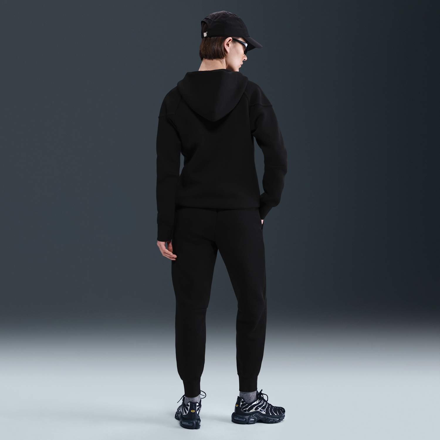 Nohavice Nike England Football Tech Fleece Mid-Rise Joggers Čierna | HF5114-010, 1