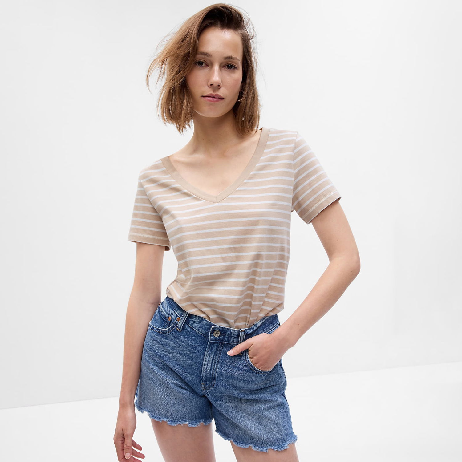 Tričko GAP Basic V-Neck Tee Beige Stripe Béžová | 740140-58, 0