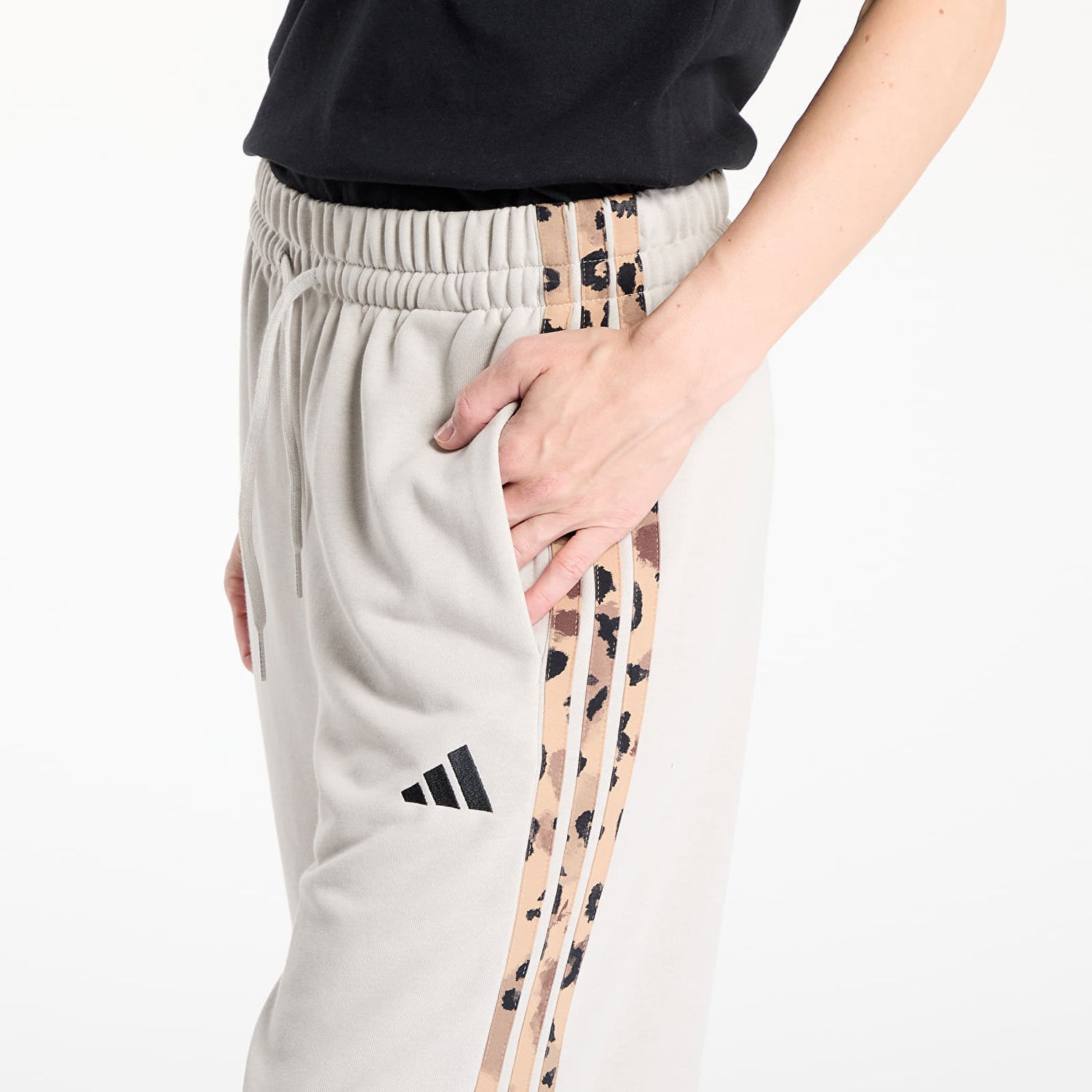 Tepláky adidas Originals Animal Print 3-Stripes Open Hem Pants Béžová | JM1841, 1