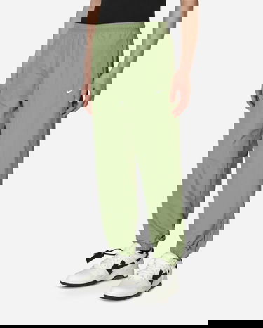 Nohavice Nike Solo Swoosh Woven Track Pants Zelené | DQ6571-386, 1
