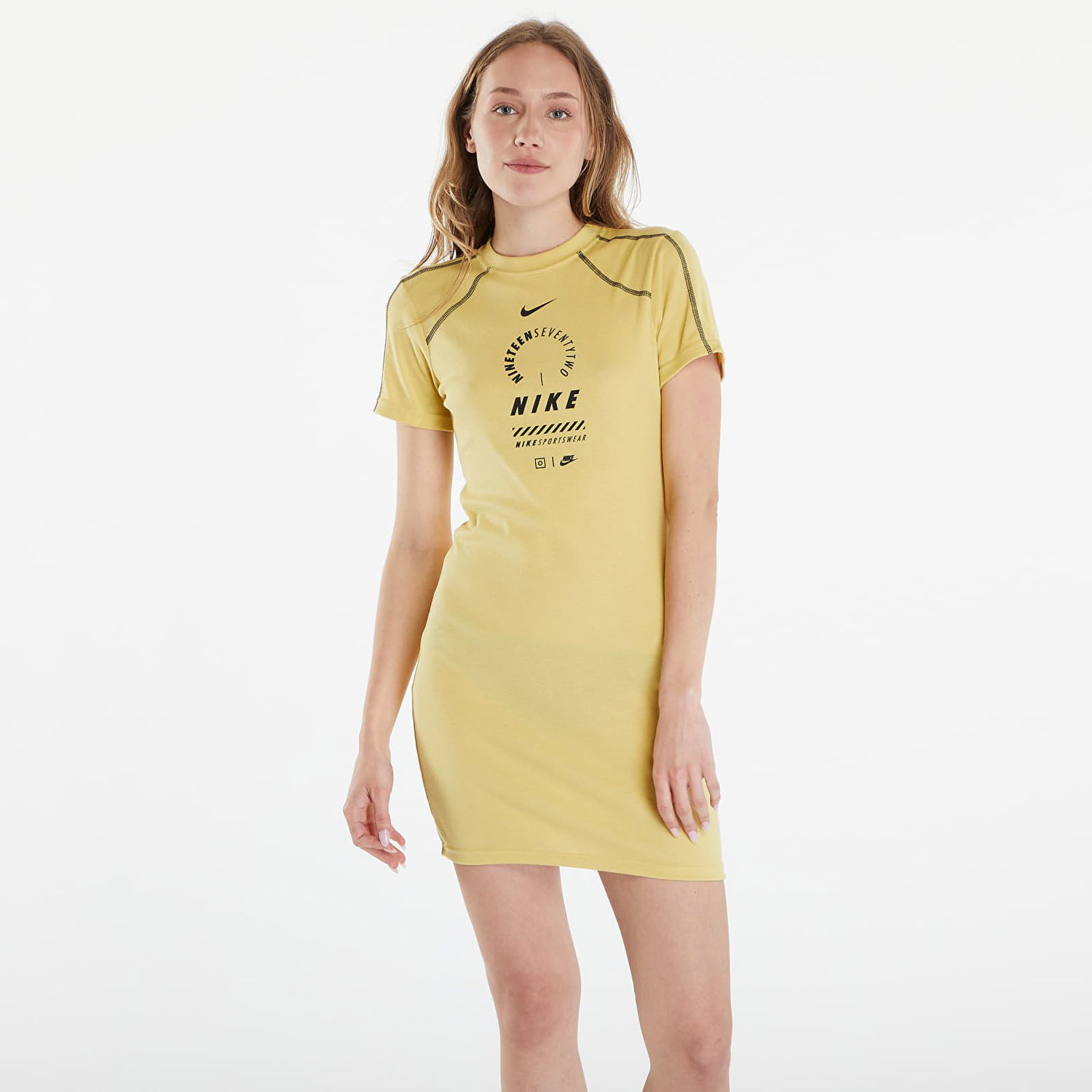 Šaty Nike Dresses Sportswear Short Sleeve Dress Saturn Gold Žltá | HF5955-700, 0