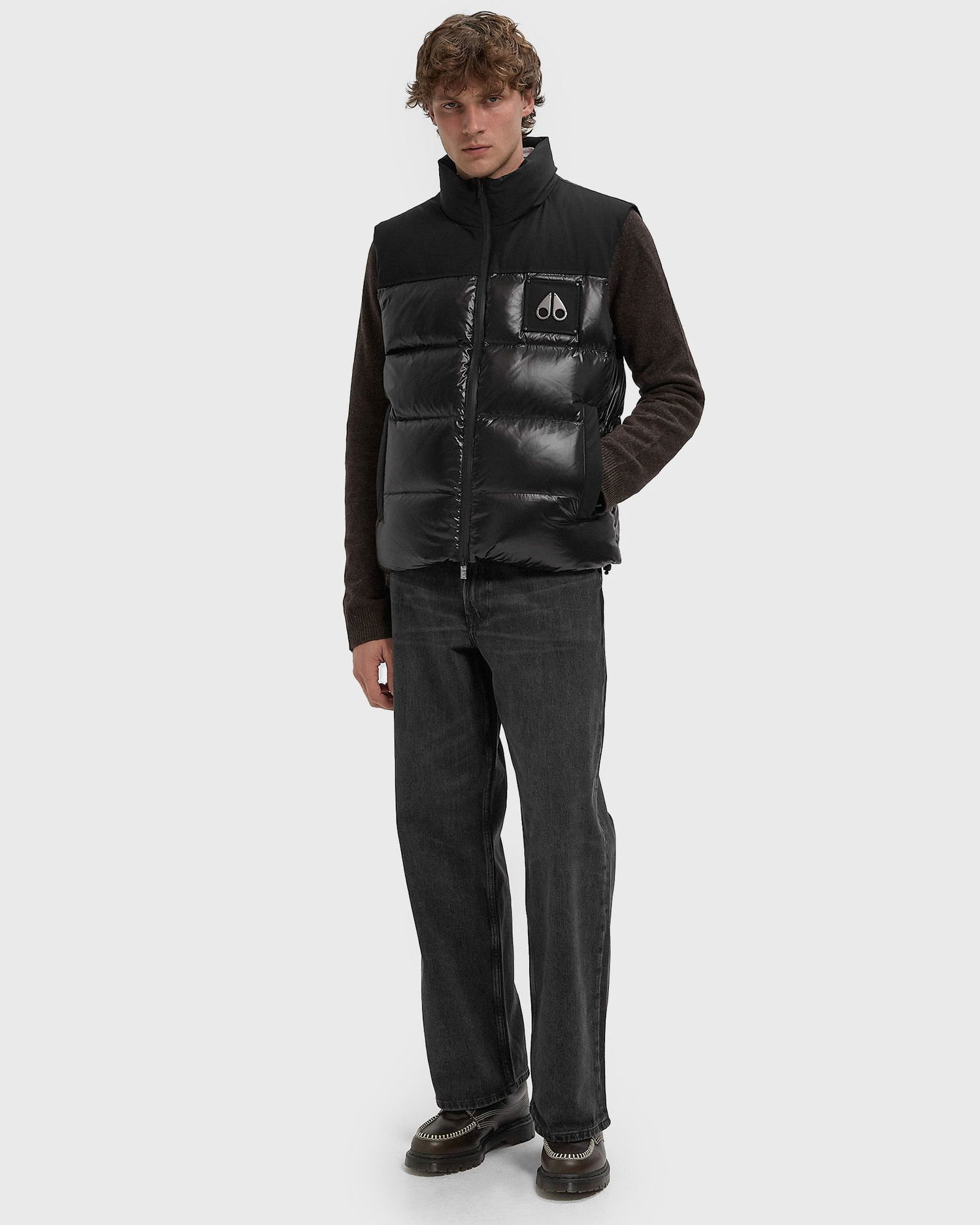 Vesta Moose Knuckles Victory Peak Down Vest Čierna | M34MV482-292, 1
