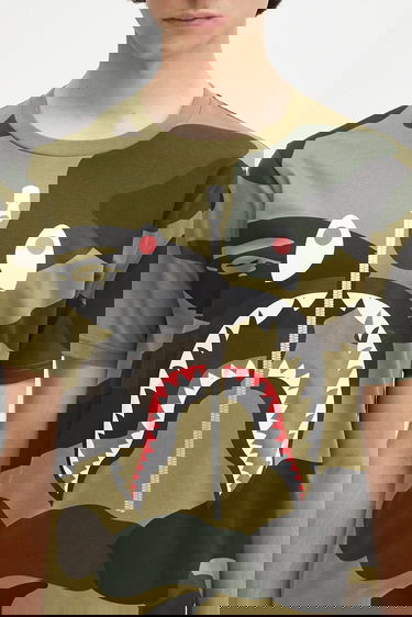 Tričko BAPE T-shirt Giant 1St Camo Shark Rôznofarebný | 1L30109011, 3