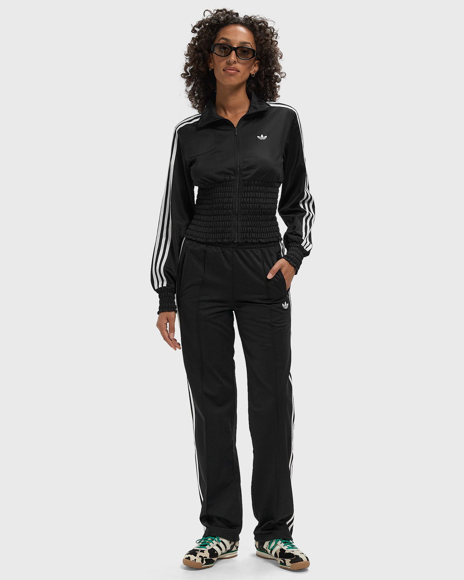 Tepláky adidas Originals FB Classic Track Pants with Three-Stripe Detail and Zipper Pockets Čierna | KD5575, 1