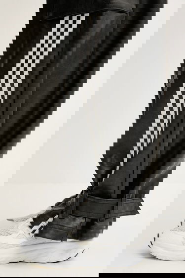 Cargo nohavice adidas Originals adidas Originals Faux Leather High Waist Wide Leg Cargo Pants Čierna | JX9226, 4