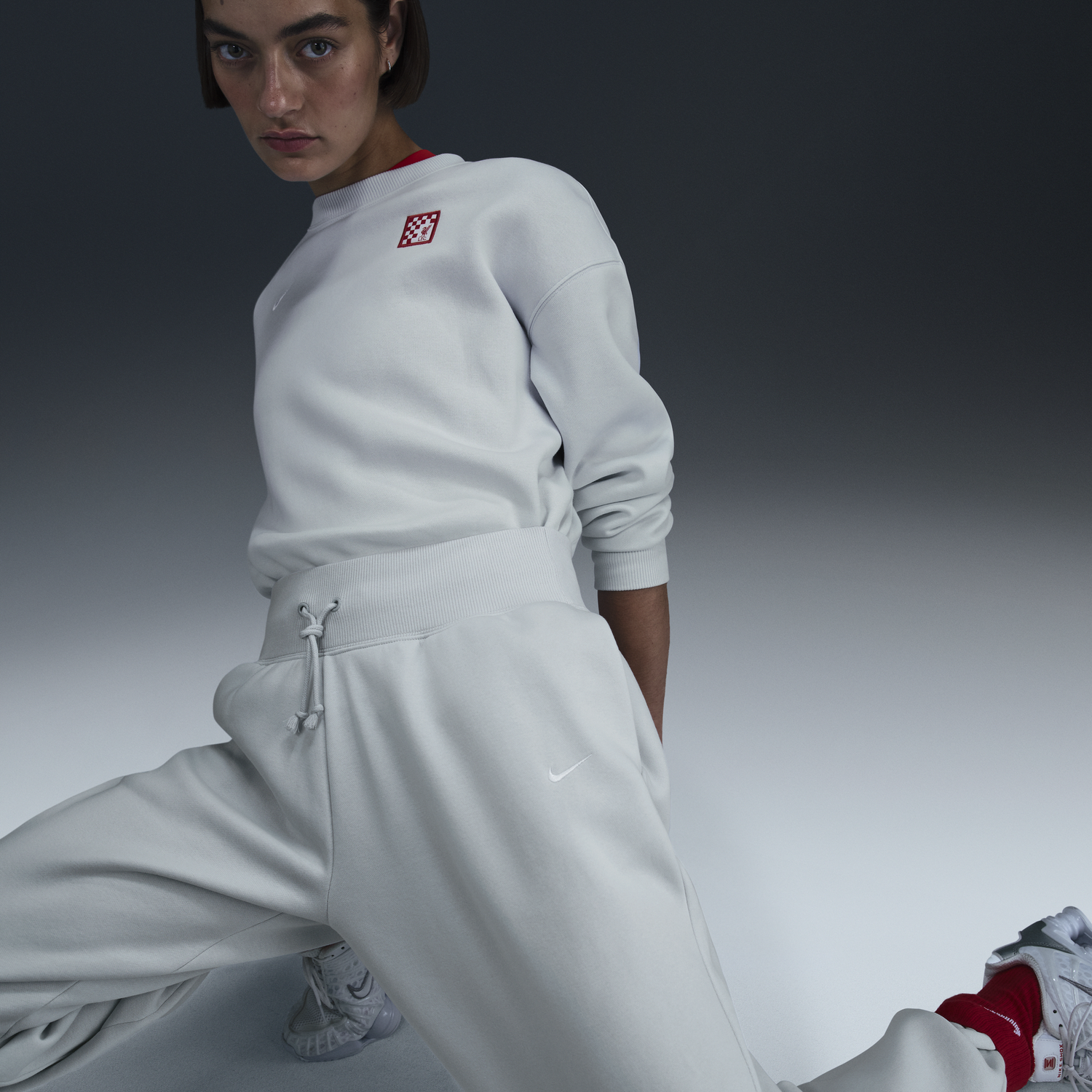 Tepláky Nike Football Liverpool FC Phoenix Fleece High Waisted Sweatpants Šedá | FZ4143-043, 1