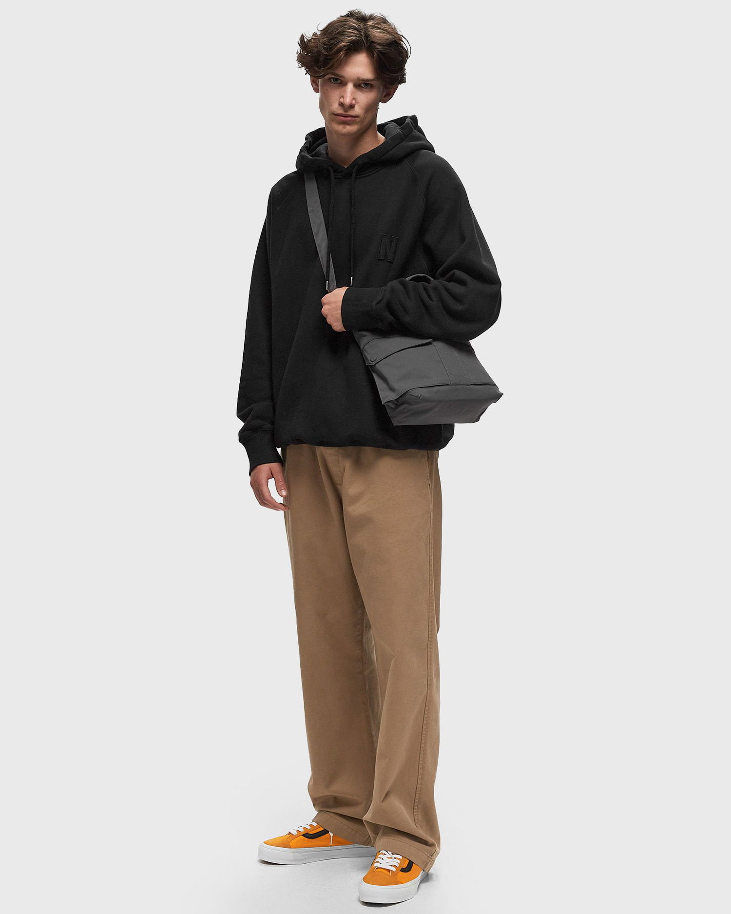 Mikina NORSE PROJECTS Marten Relaxed Organic Raglan N Patch Hoodie Čierna | N20-1368-9999, 1