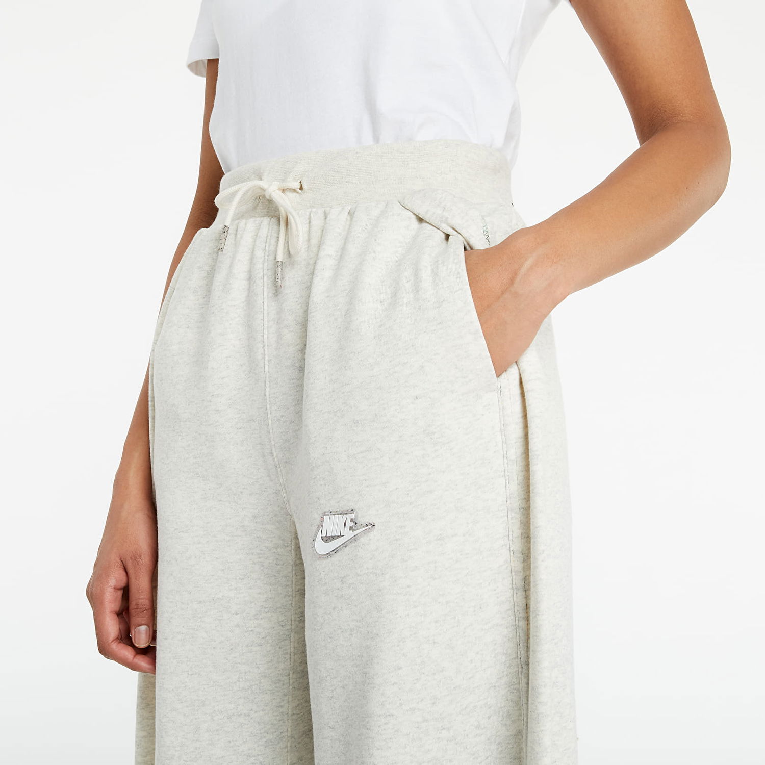 Nohavice Nike Sportswear Pant Earth Day Ft Mr Oatmeal Béžová | CZ8357-141, 1