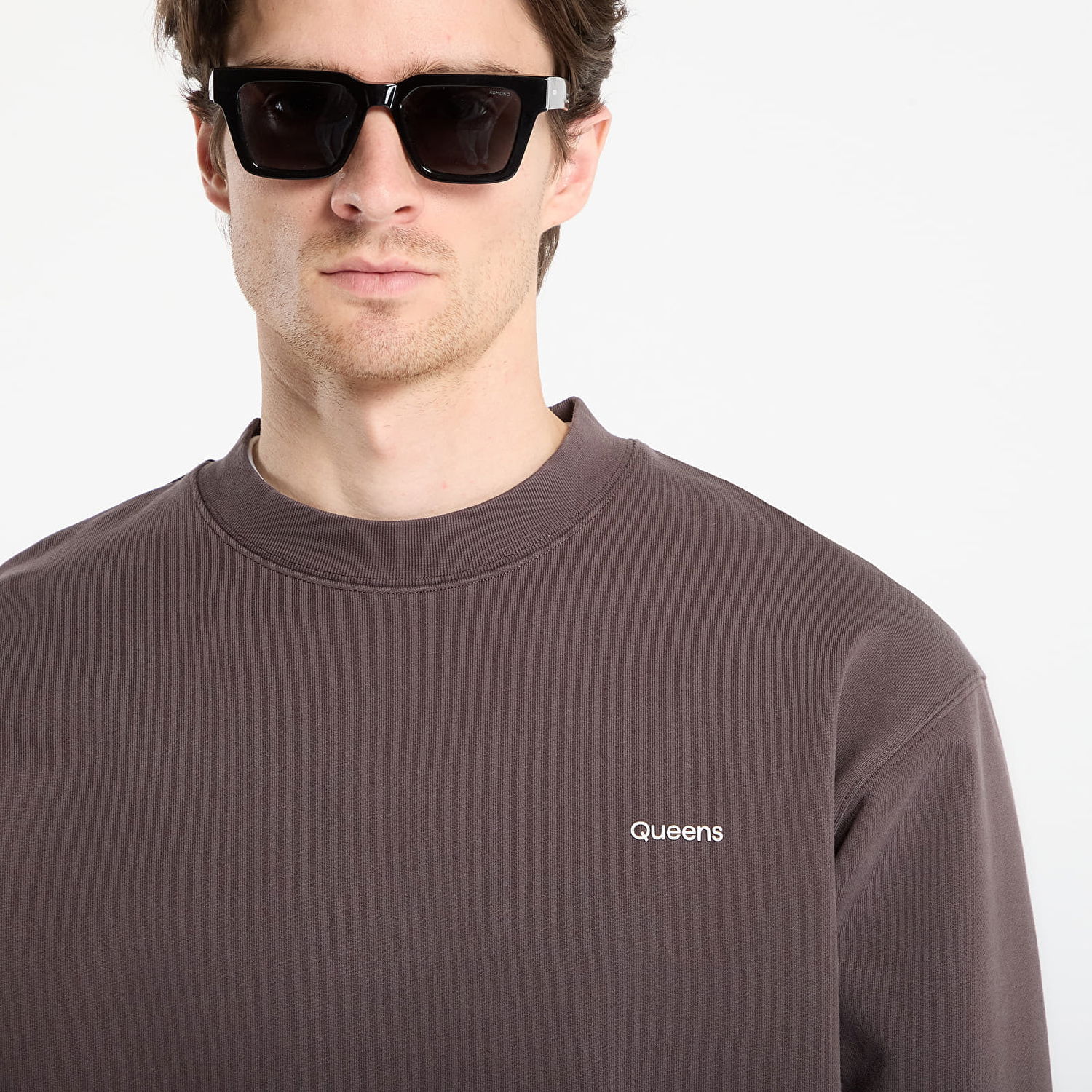 Mikina Queens Queens Sweats Essential Crewneck Sweatshirt Hnedá | QNS_119, 1