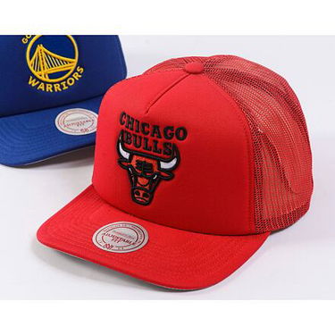 Šiltovka Mitchell & Ness Chicago Bulls Evergreen Trucker Hat Červená | HT8032-CBURED1, 2