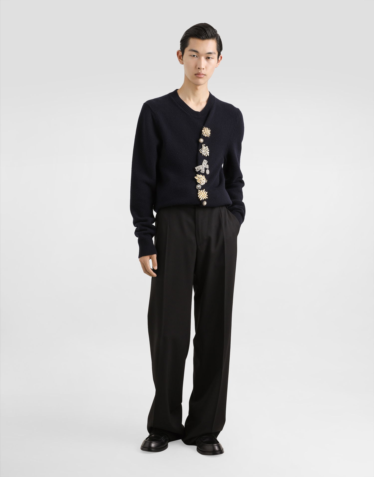 Sveter Dolce & Gabbana Wool Round-Neck Sweater With Jeweled Buttons Čierna | GXX91ZJCVWRB0665, 1