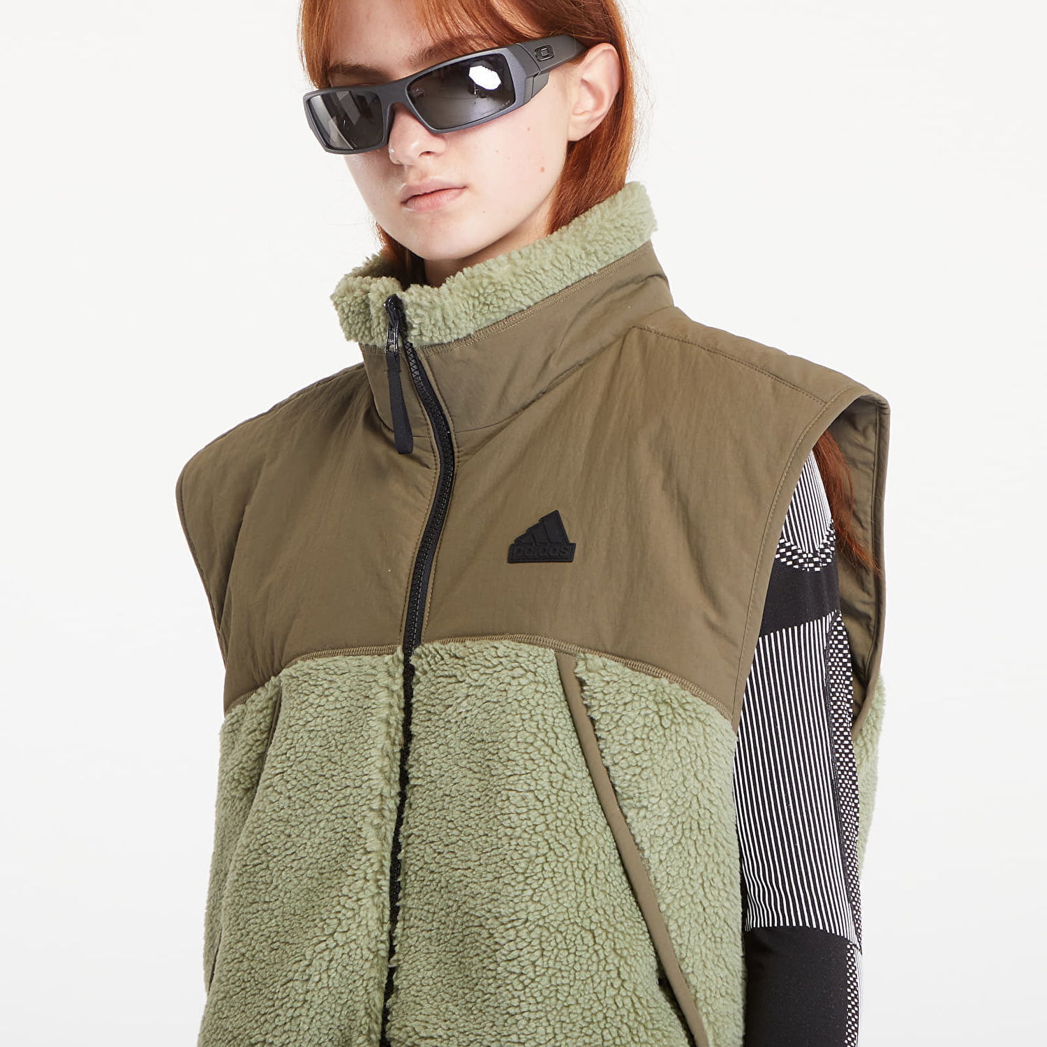 Vesta adidas Performance City Escape Reversible Vest Tent Green / Olive Strata Zelené | IZ4659, 1