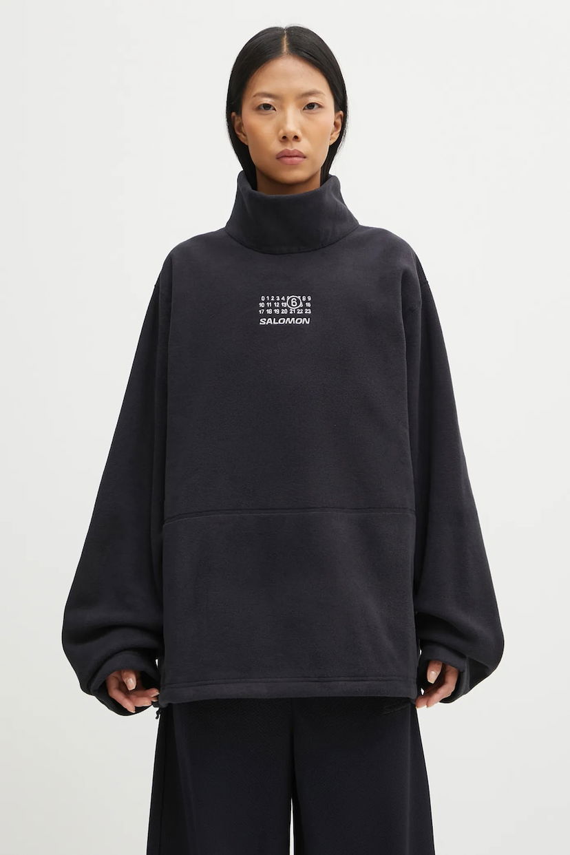 Mikina Maison Margiela MM6 Maison Margiela x Salomon Oversized High-Neck Fleece Sweatshirt Čierna | S52NH0035.M20140.899